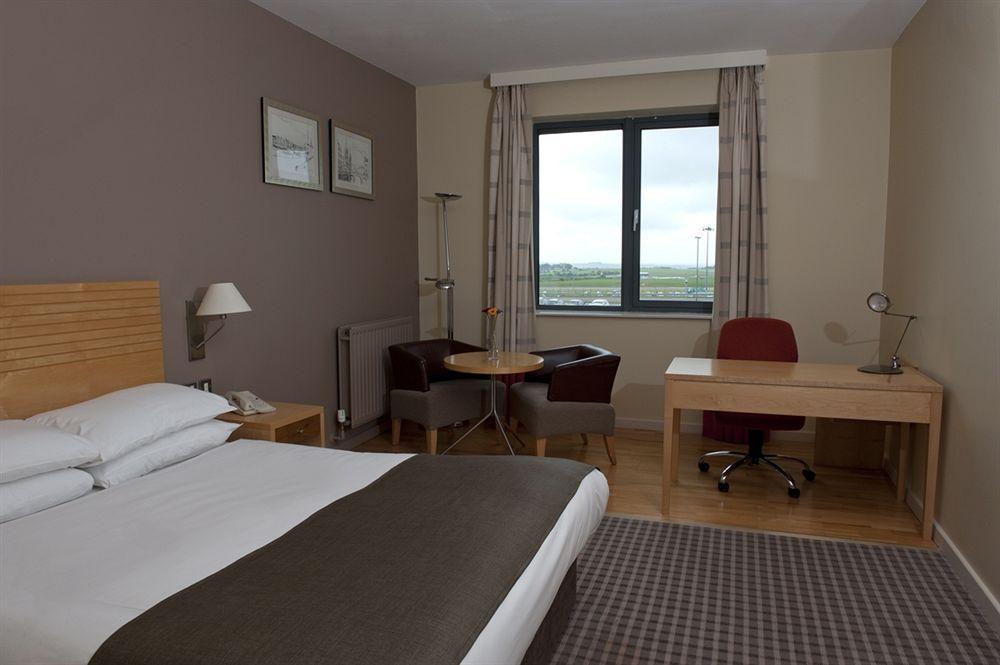 Cork Airport Hotel Екстериор снимка