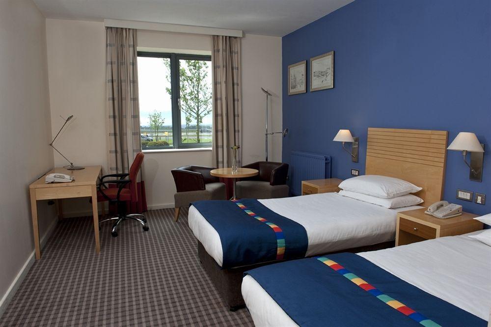 Cork Airport Hotel Екстериор снимка