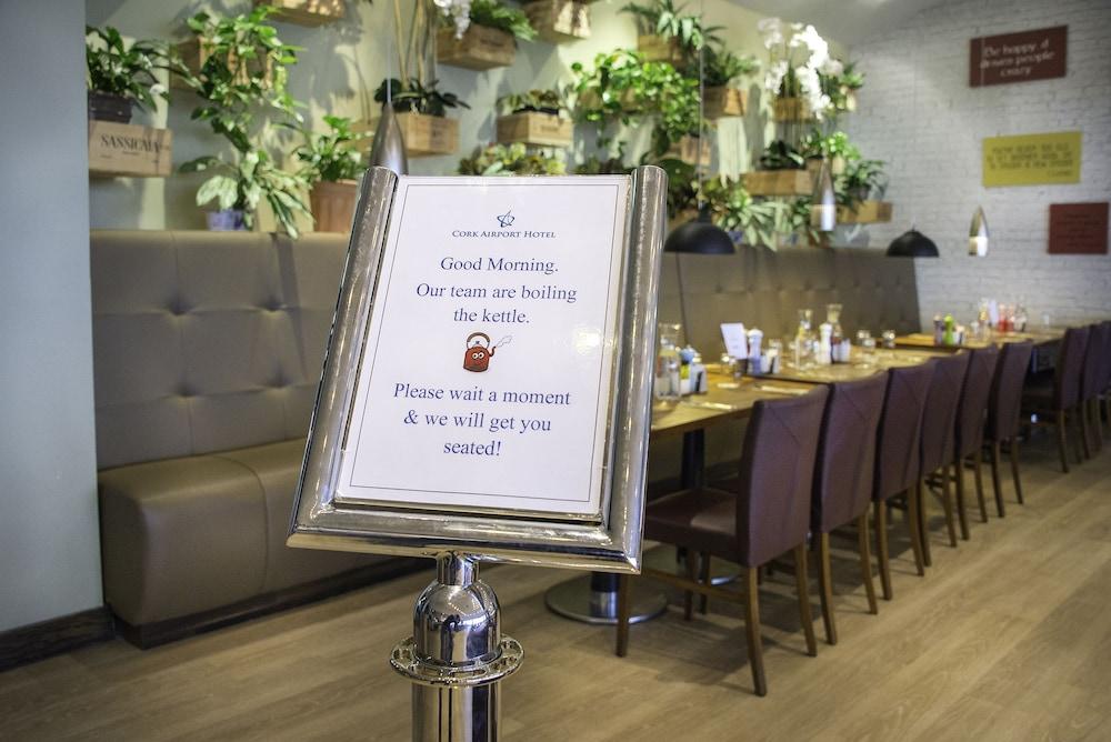 Cork Airport Hotel Екстериор снимка