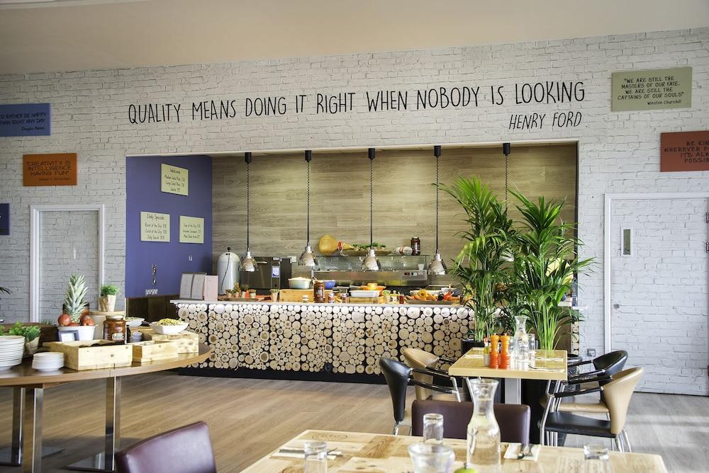 Cork Airport Hotel Екстериор снимка