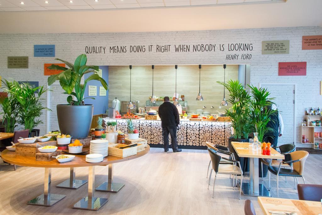 Cork Airport Hotel Екстериор снимка
