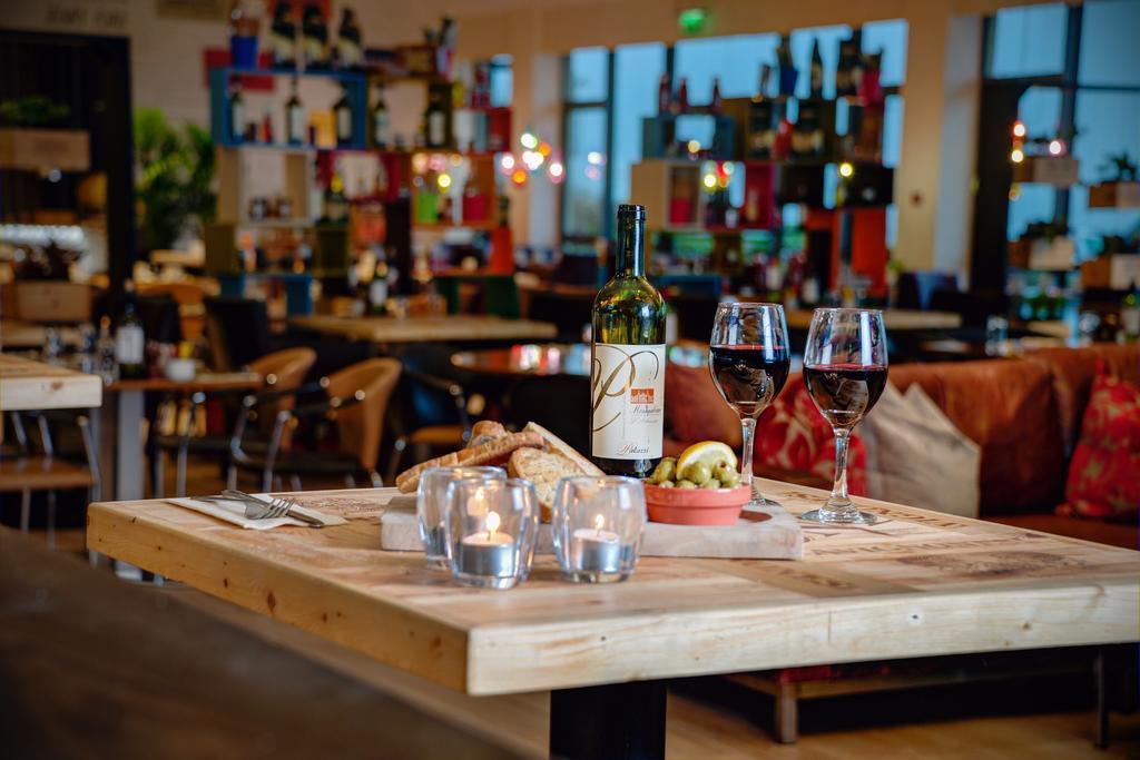 Cork Airport Hotel Екстериор снимка