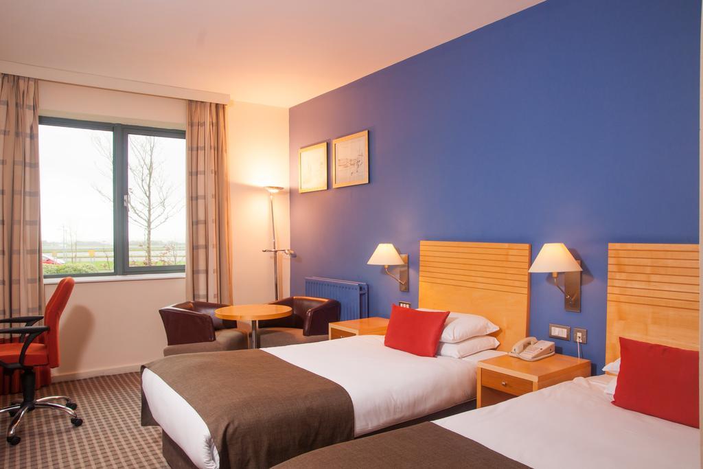 Cork Airport Hotel Екстериор снимка