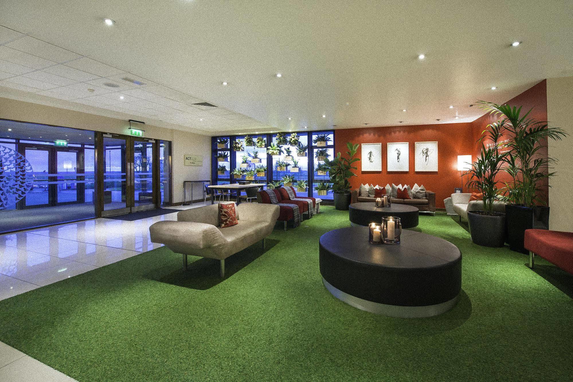 Cork Airport Hotel Екстериор снимка