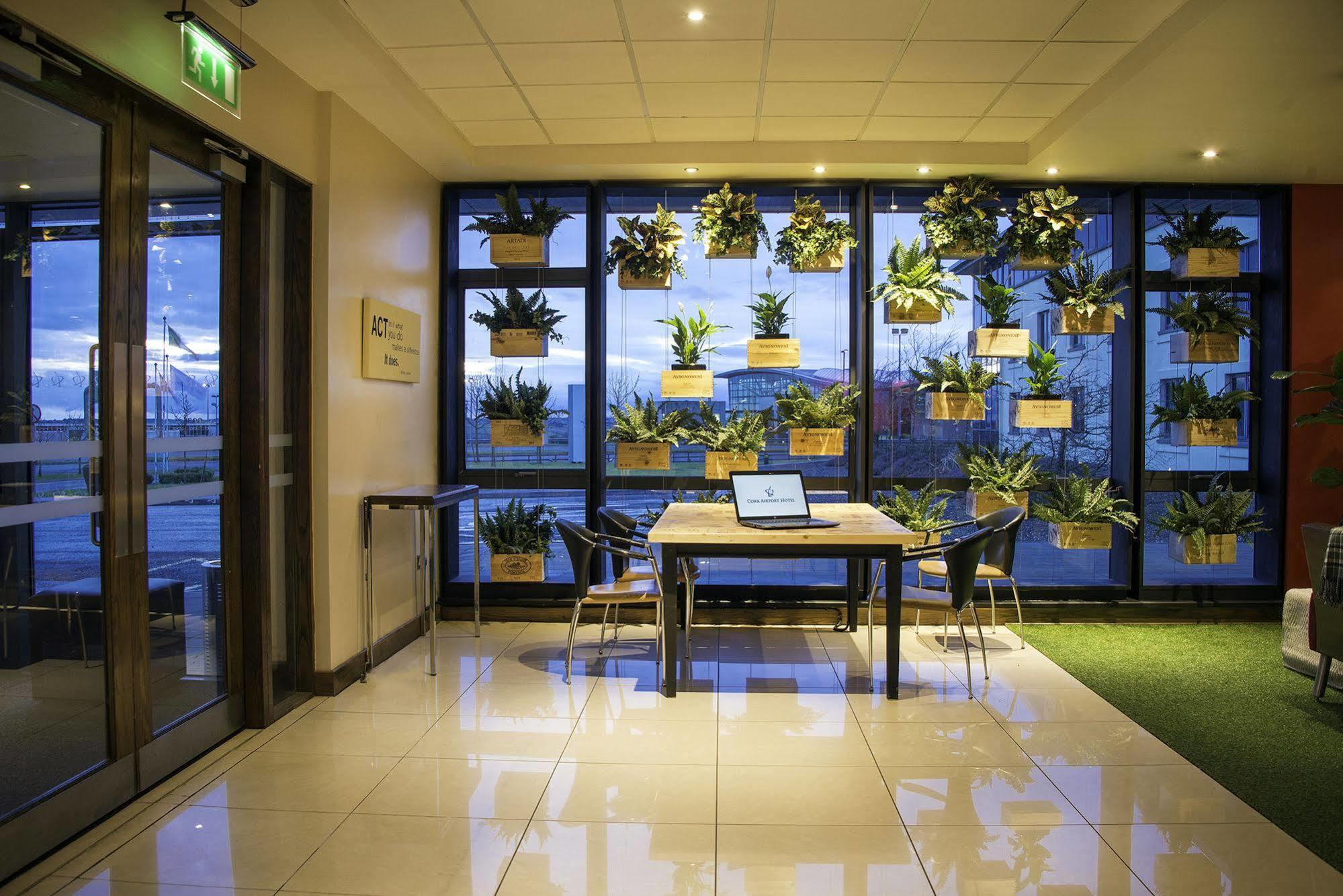 Cork Airport Hotel Екстериор снимка